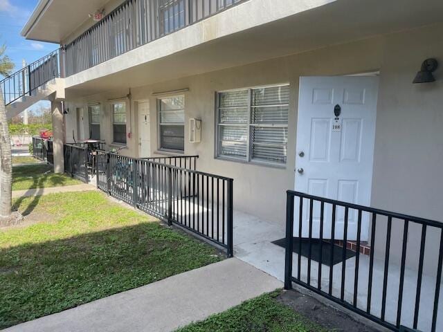 entrance to property featuring a yard