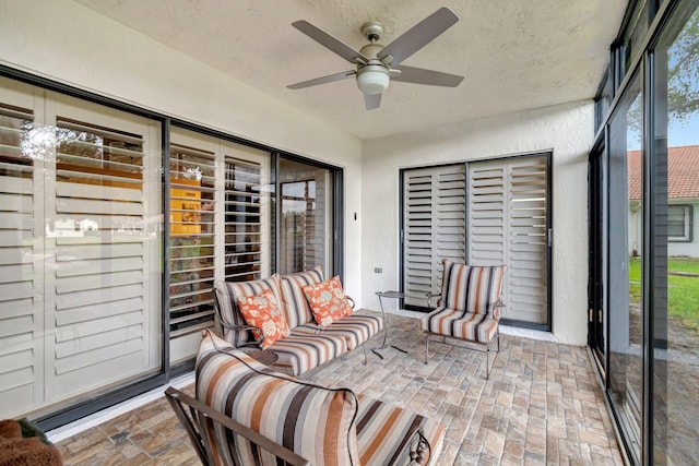 sunroom with ceiling fan