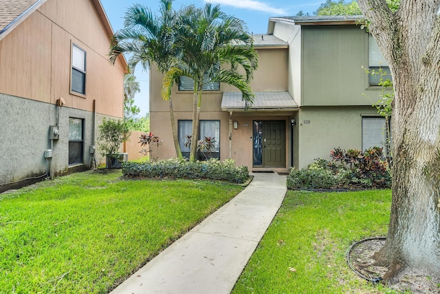 view of front of house featuring a front yard