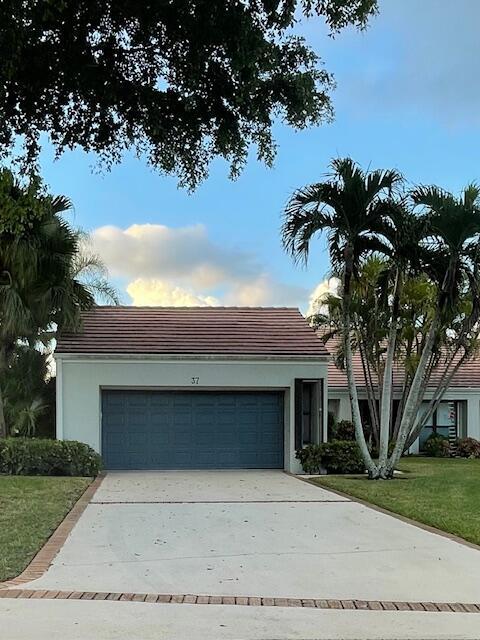 view of front of home with a front lawn and a garage