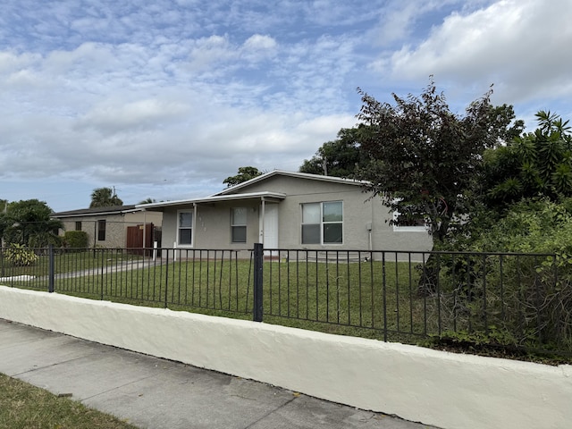 view of front facade with a front yard