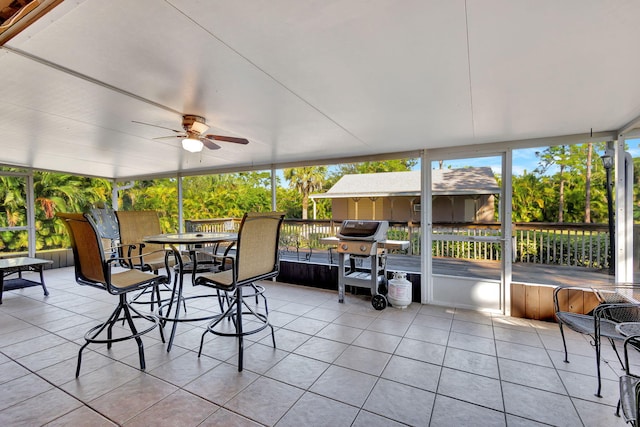 sunroom / solarium featuring ceiling fan