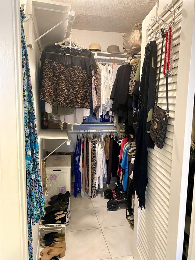 walk in closet featuring light tile patterned floors