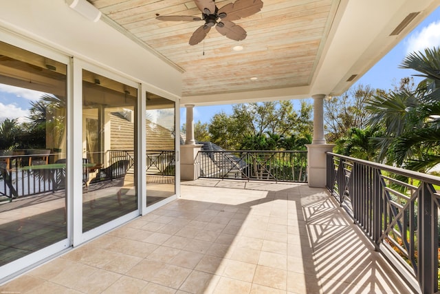 balcony featuring ceiling fan