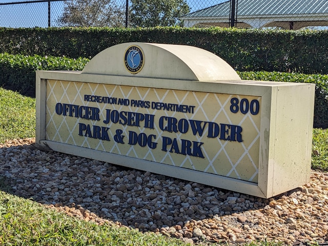 view of community / neighborhood sign