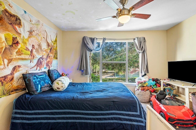 bedroom with ceiling fan