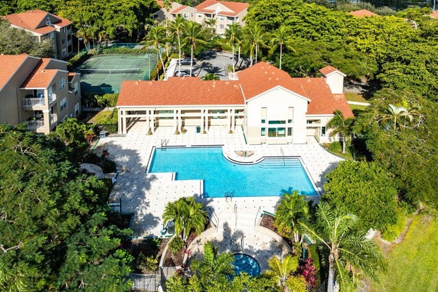 view of swimming pool