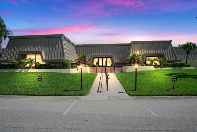 view of front of property with a yard