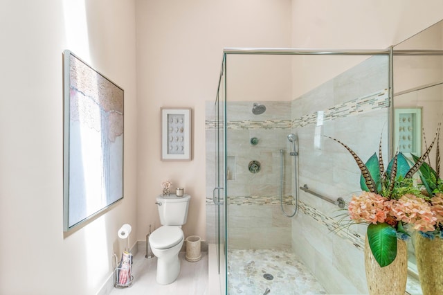 bathroom with toilet and an enclosed shower