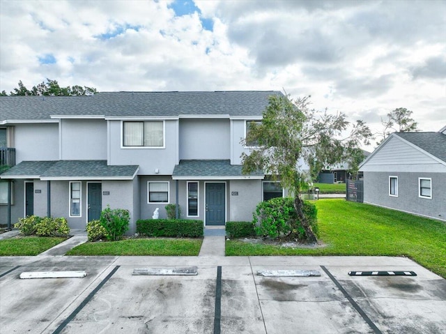 view of front of house featuring a front yard