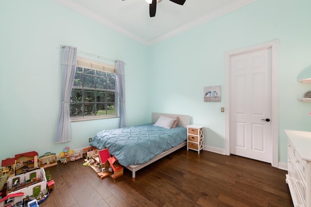 bedroom with crown molding, dark hardwood / wood-style floors, and ceiling fan