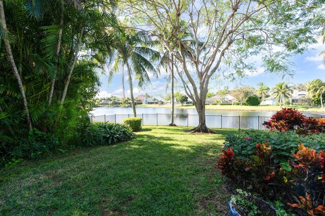 view of yard with a lanai