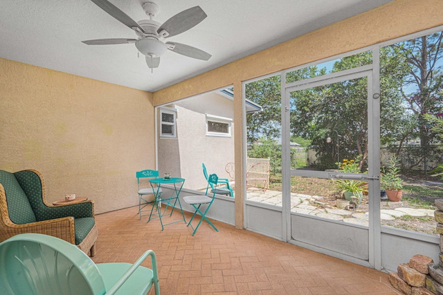 sunroom with ceiling fan