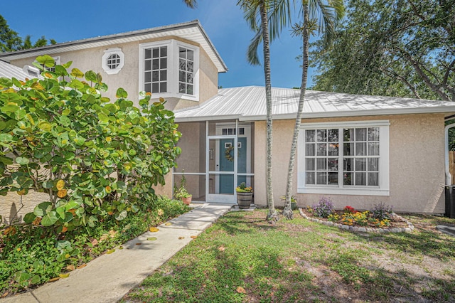 view of front of property featuring a sunroom