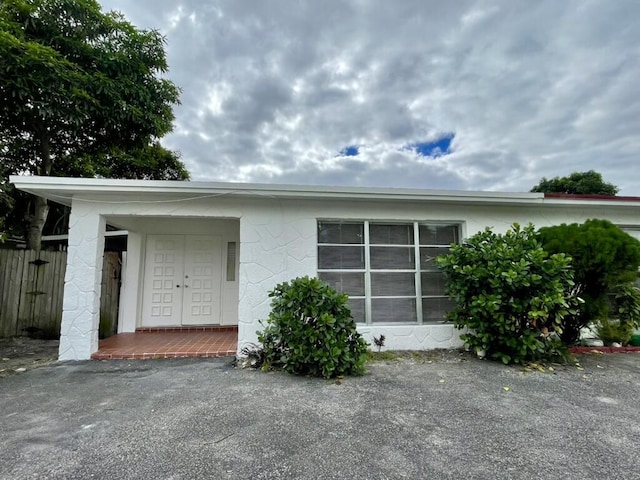 view of front of property