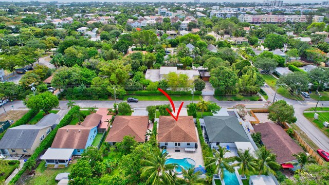 view of front of property with a front yard