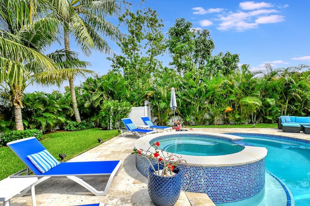 view of swimming pool featuring an in ground hot tub, a yard, and a patio