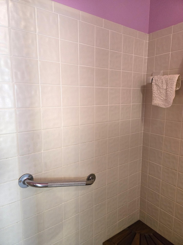 bathroom with a tile shower