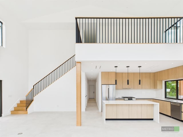 13613 157th Ct N, Jupiter, FL 33478 - kitchen with appliances with stainless steel finishes, light brown cabinetry, modern cabinets, a kitchen island, and high vaulted ceiling