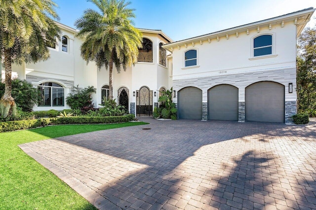 view of front of property featuring a garage