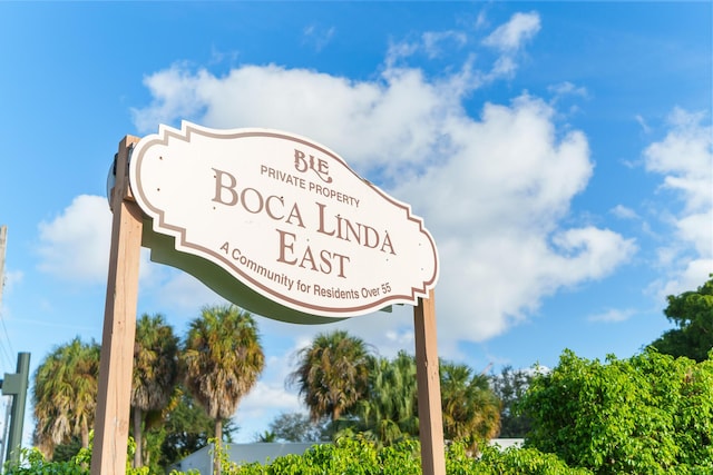 view of community / neighborhood sign