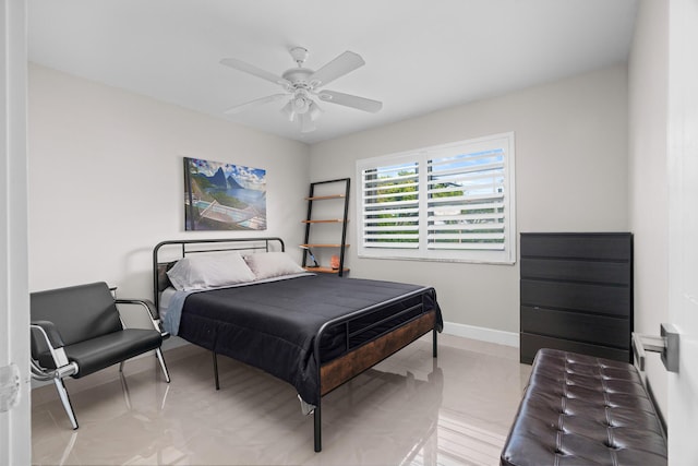 bedroom with ceiling fan