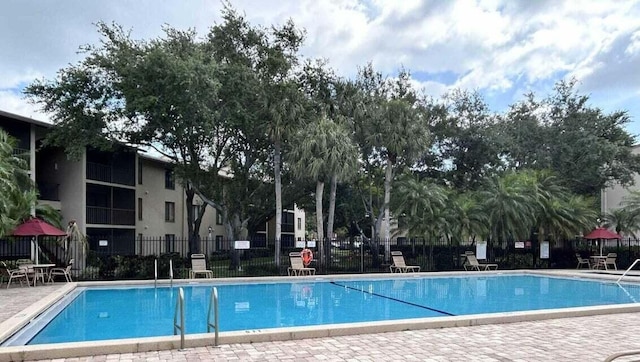 view of swimming pool