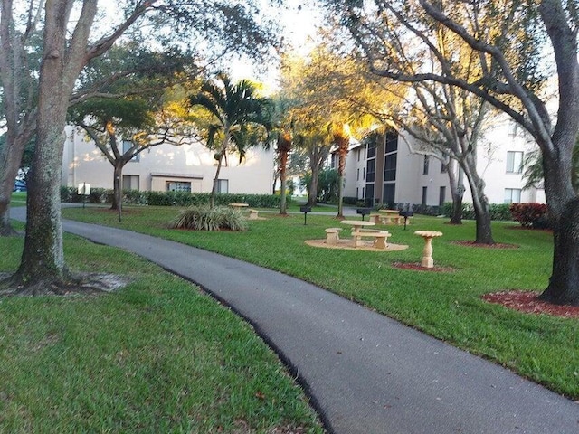 view of home's community featuring a yard