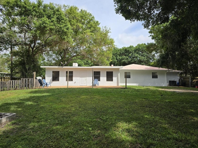 view of front of house with a front lawn