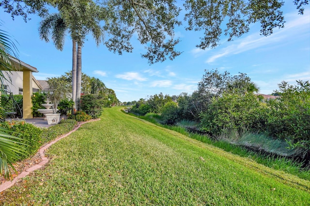 view of yard featuring a water view