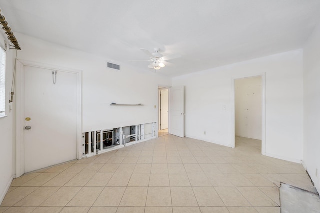 empty room with ceiling fan