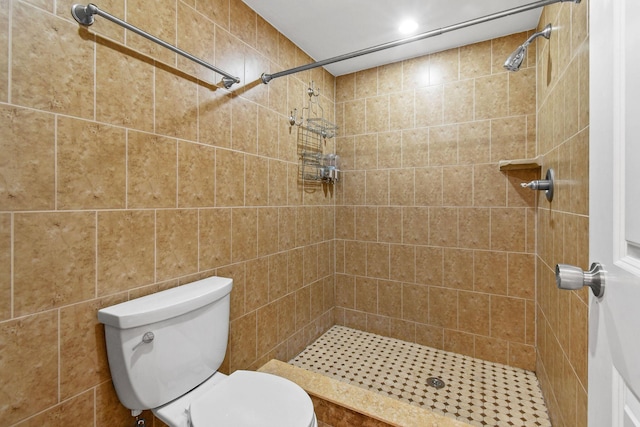 bathroom with toilet and tiled shower