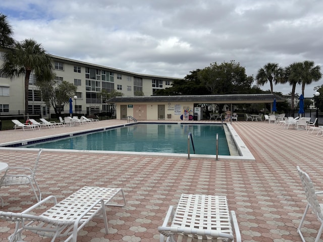 view of swimming pool featuring a patio