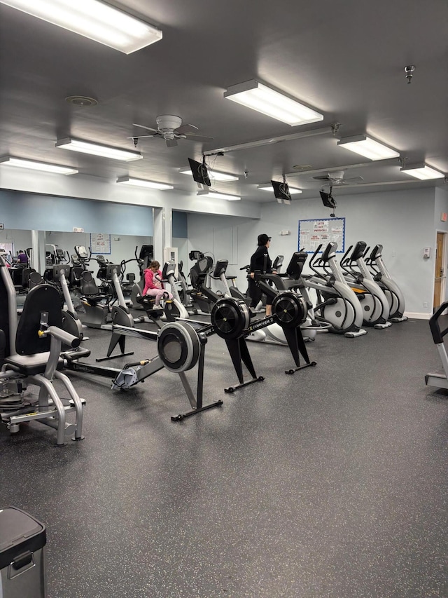 exercise room featuring ceiling fan