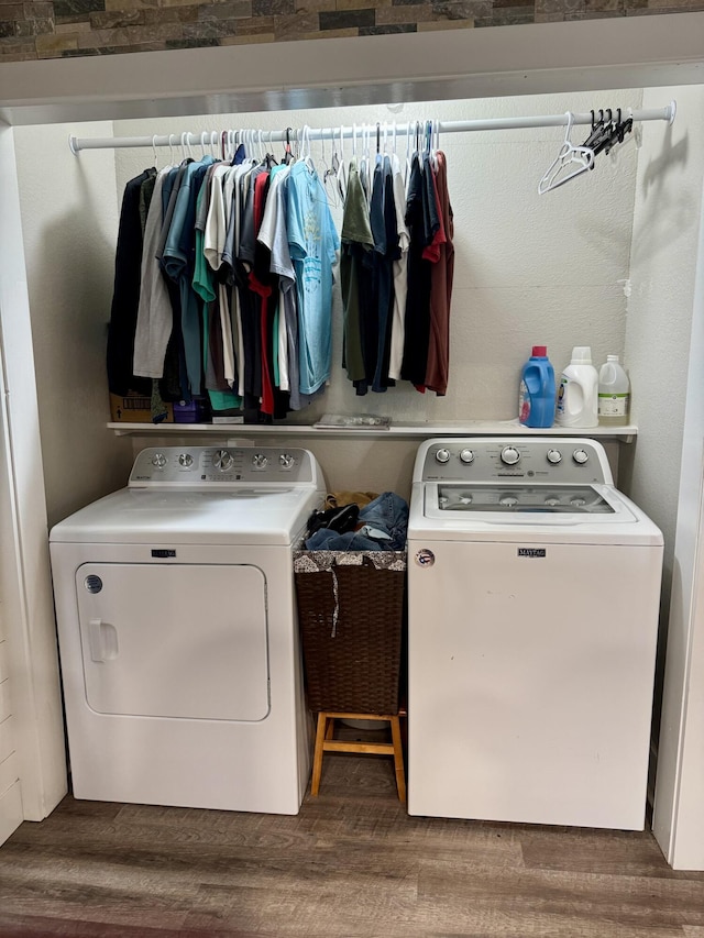 laundry area with laundry area, dark wood-type flooring, and independent washer and dryer