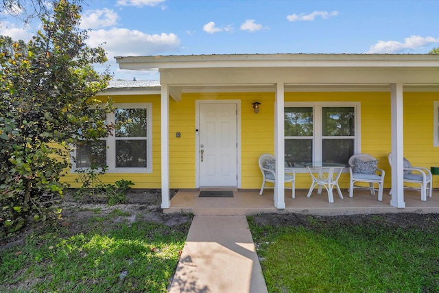 property entrance with covered porch