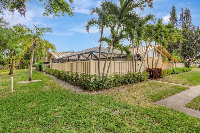 view of yard featuring a lanai