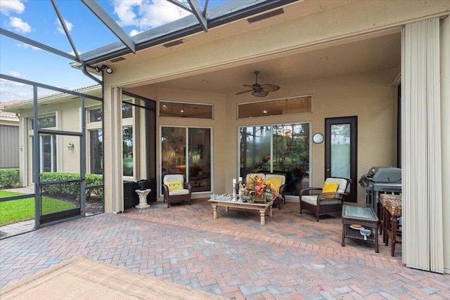 sunroom with ceiling fan