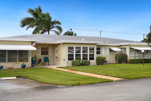 view of front of house featuring a front yard