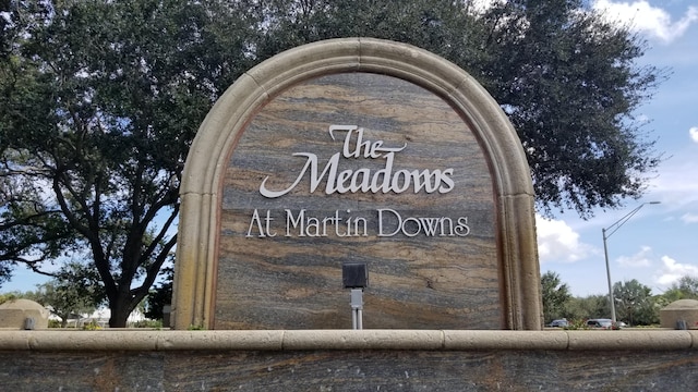 view of community / neighborhood sign