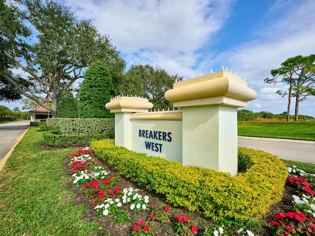 view of community / neighborhood sign