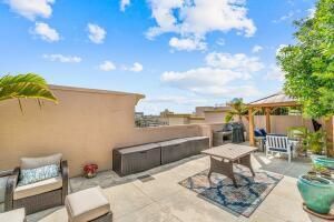 view of patio / terrace with an outdoor hangout area