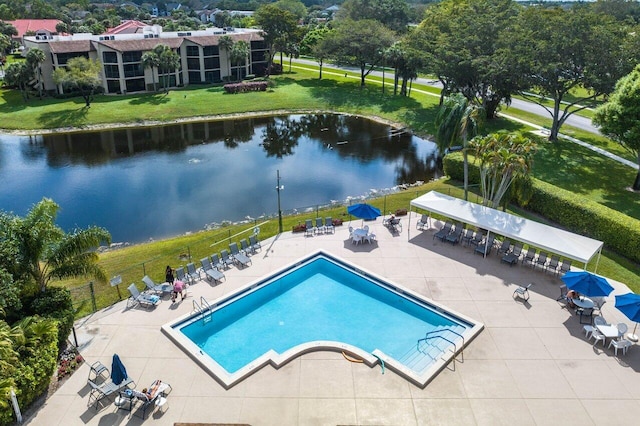 view of pool featuring a water view