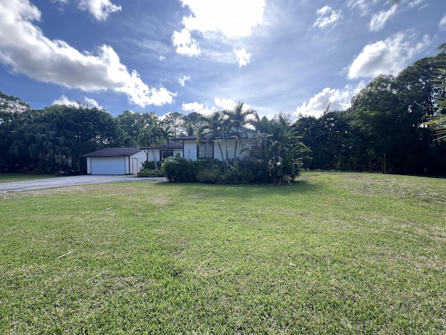 view of front of house featuring a garage and a front yard