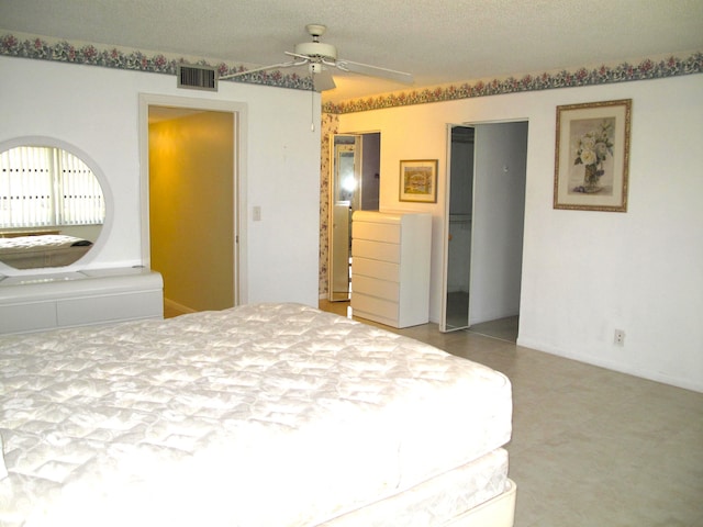 unfurnished bedroom featuring ceiling fan and a textured ceiling