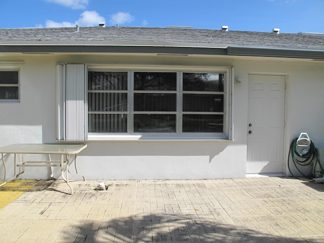 property entrance featuring a patio area