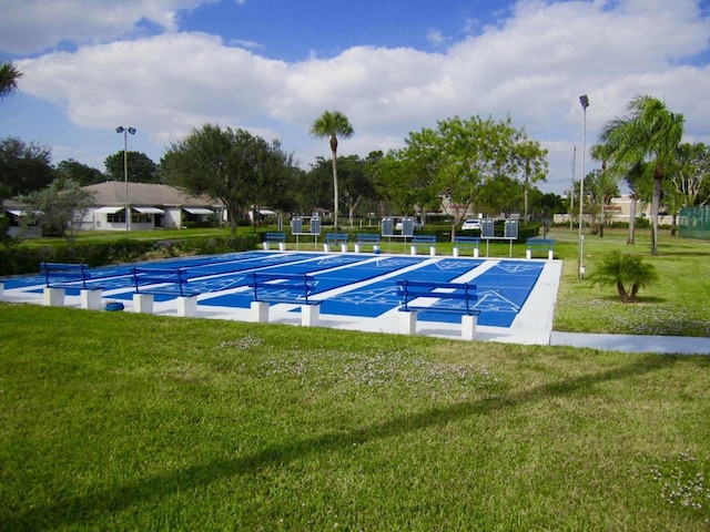 view of swimming pool featuring a yard