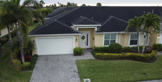 view of front of home featuring a garage and a front yard