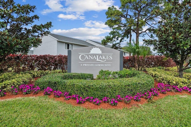 view of community / neighborhood sign