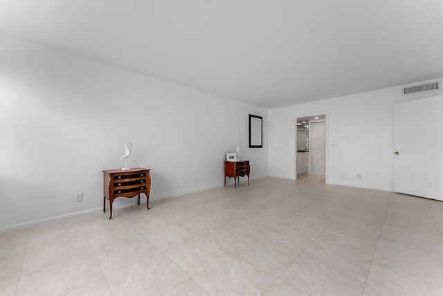 spare room featuring light tile patterned flooring